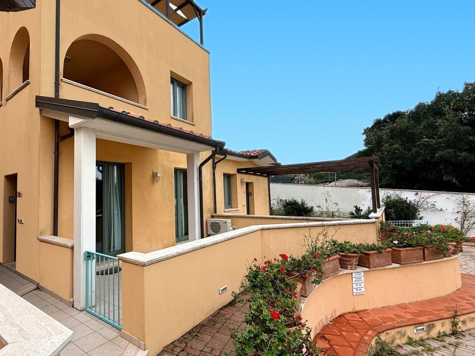 Property building, Facade/entrance