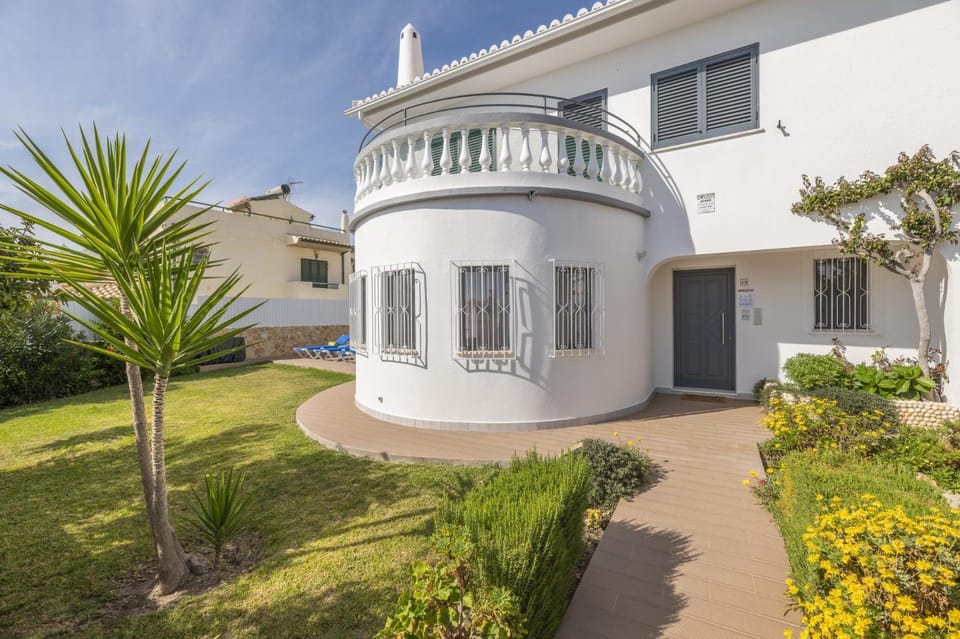 Villa Francisco by Villa Select Villa in Guia