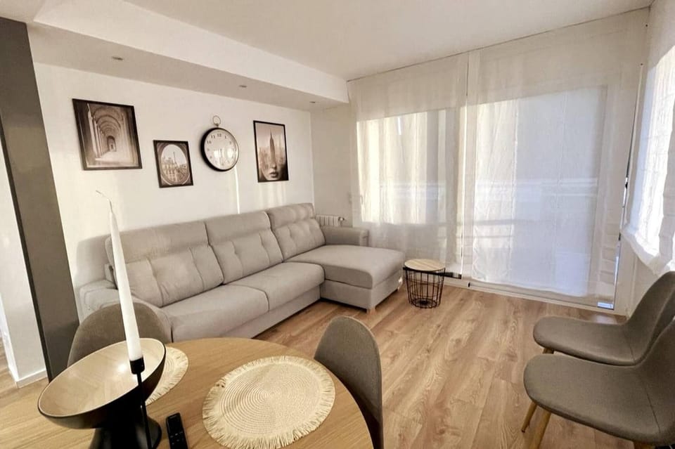 Luxurious 3-Bedroom Apartment with Pool Near Lloret de Mar Beach Apartment in Lloret de Mar (Bus Station)