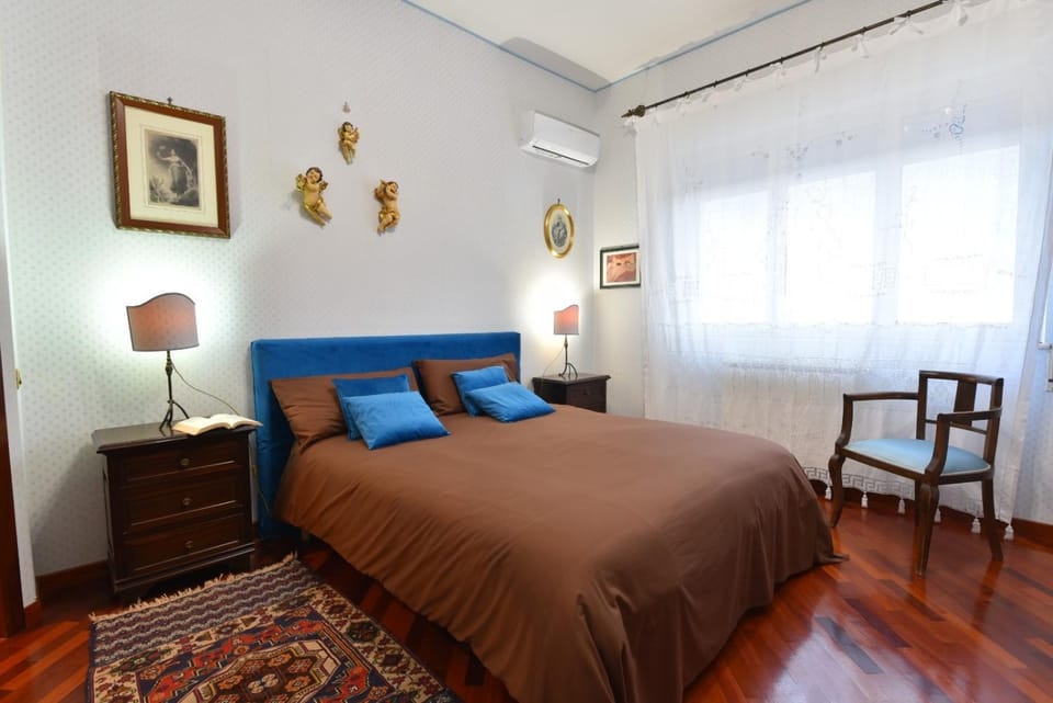 Bed, Photo of the whole room, Bedroom, air conditioner