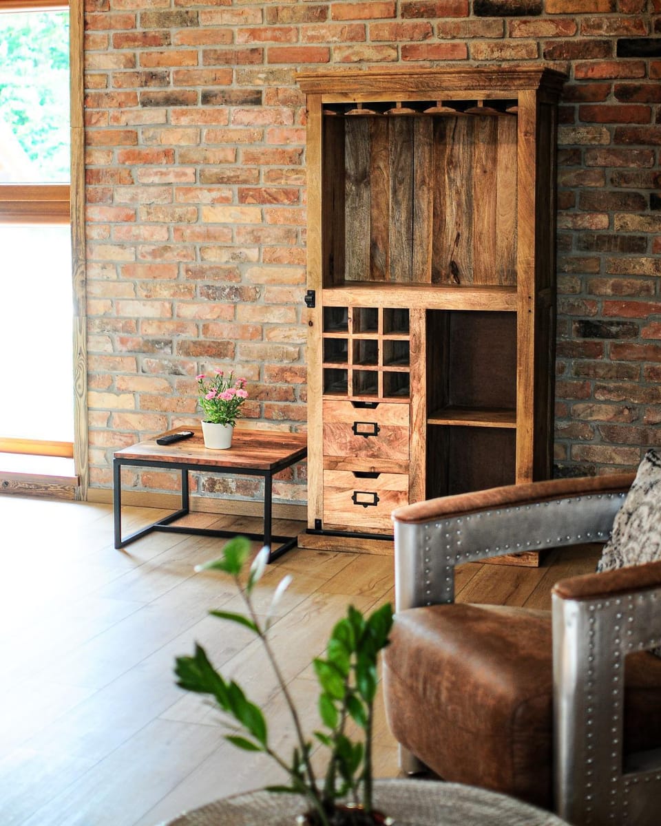 View (from property/room), Living room, Decorative detail, Seating area, Area and facilities