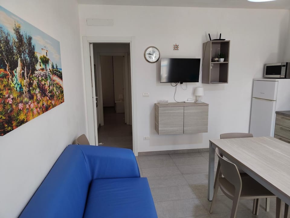 Communal lounge/ TV room, Kitchen or kitchenette, Living room, Dining area