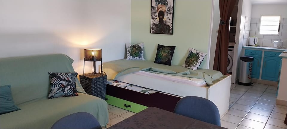 Bed, Living room