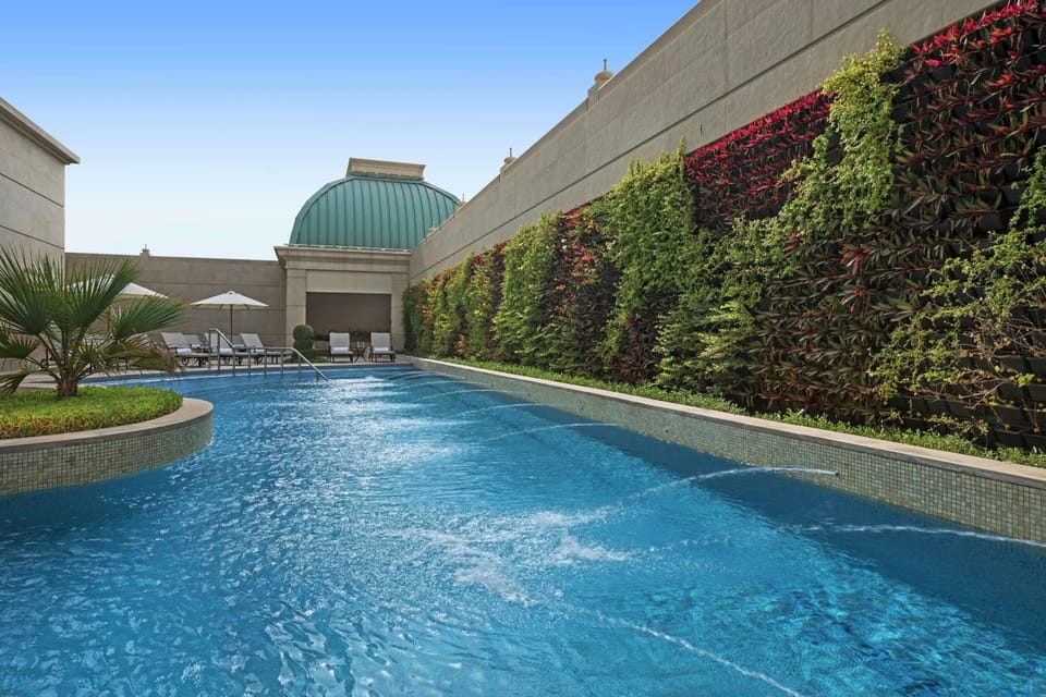 Restaurant/places to eat, Pool view, Swimming pool