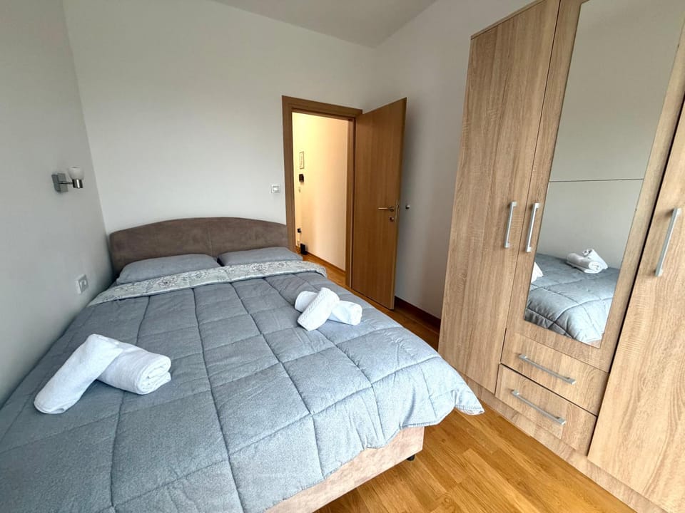 Bed, Photo of the whole room, Bedroom, towels, wardrobe