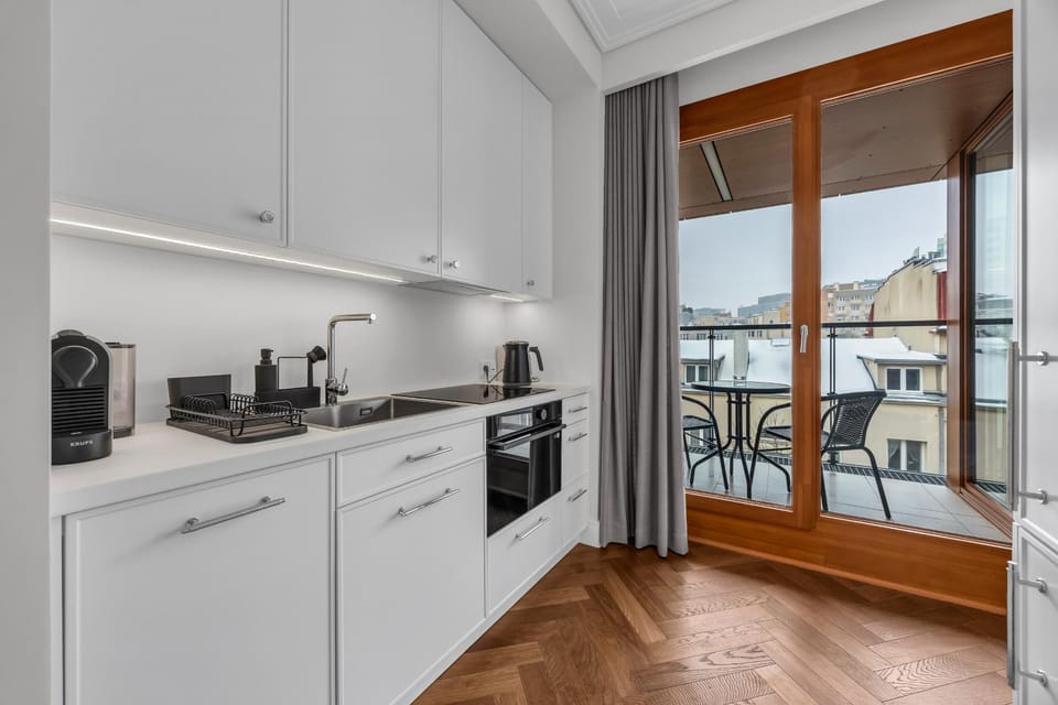Coffee/tea facilities, Kitchen or kitchenette, dishwasher, stove