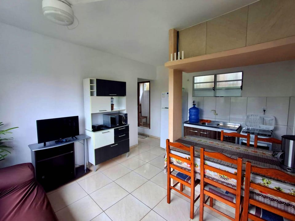 TV and multimedia, Kitchen or kitchenette, Dining area, oven, stove