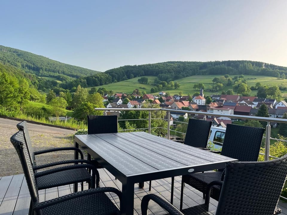 Balcony/Terrace, Dining area, Mountain view