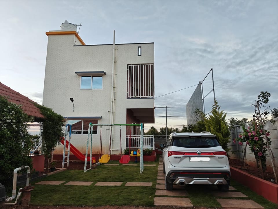 Lazy Daisy Meadows R1 Farm Stay in Karnataka