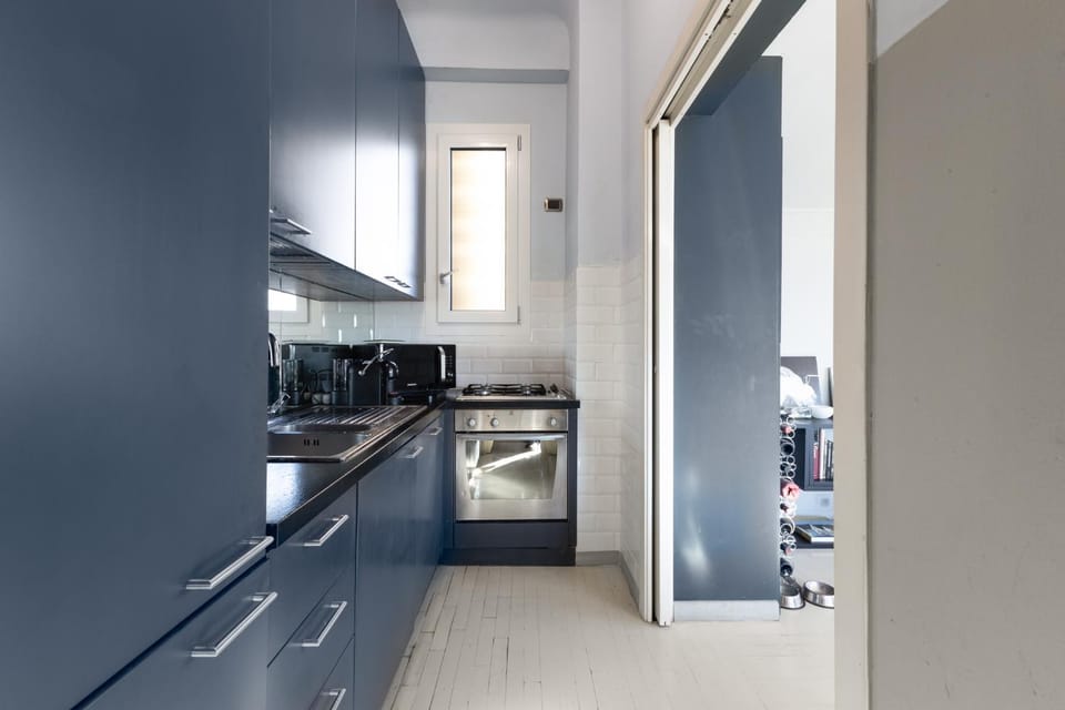 Kitchen or kitchenette, oven