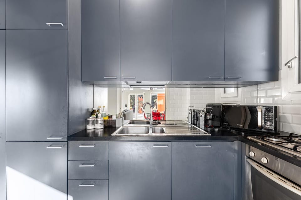 Kitchen or kitchenette, oven