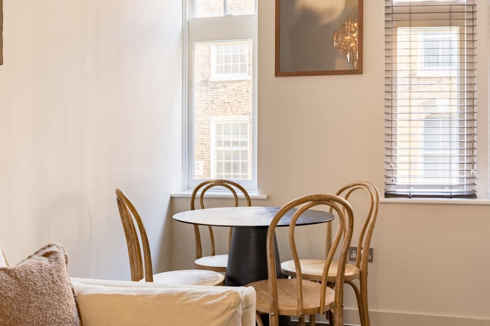The Soho Apartment by HoK Living Apartment in City of Westminster