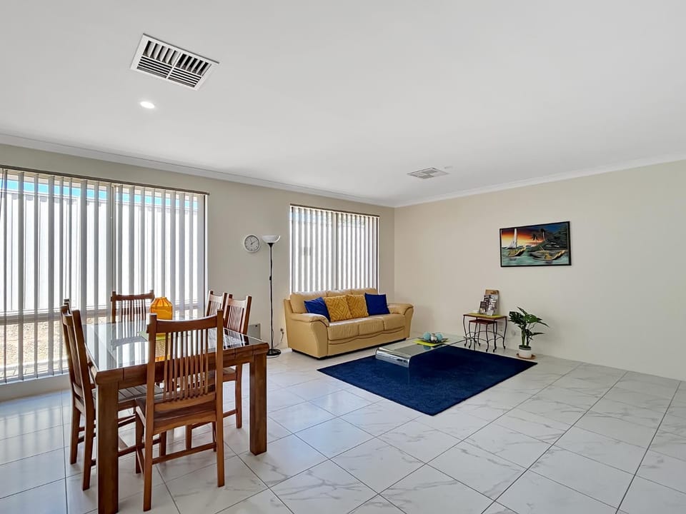 Spacious 3-Bed Home in Peaceful Byford House in Byford