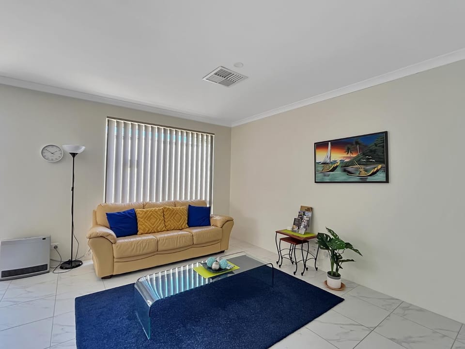 Spacious 3-Bed Home in Peaceful Byford House in Byford