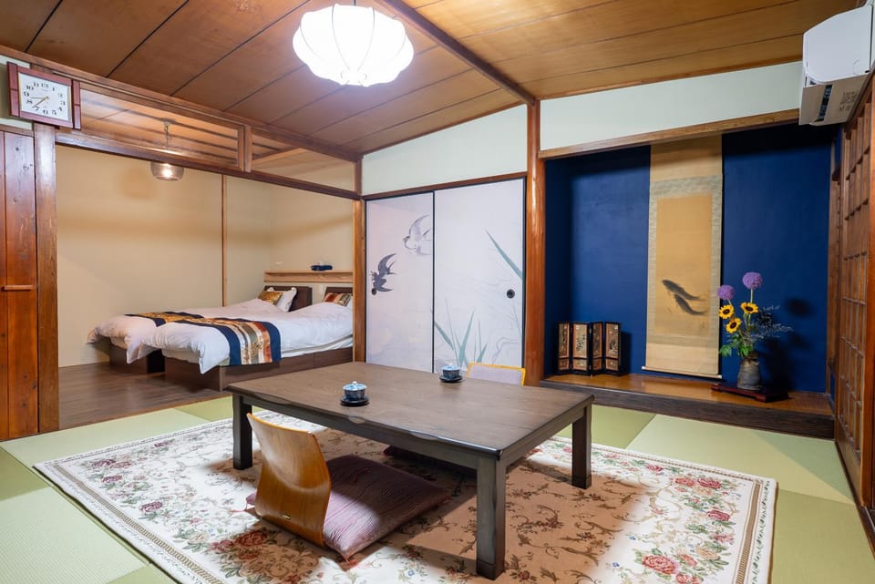 Photo of the whole room, Guests