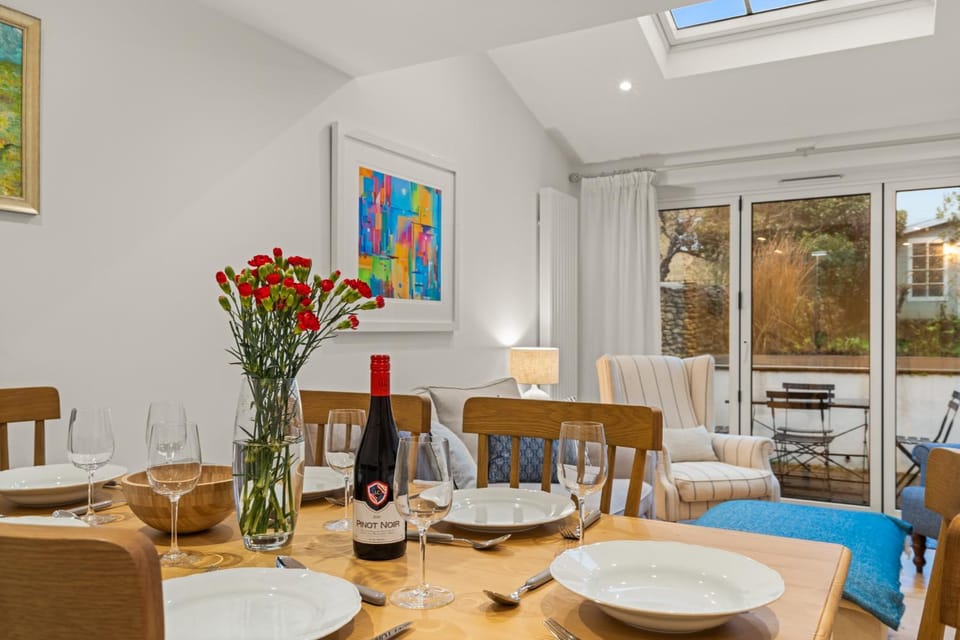 Living room, Seating area, Dining area, Garden view