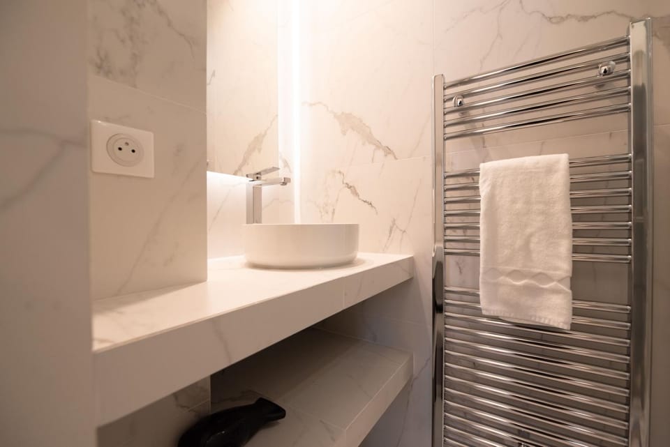 Shower, Bathroom, towels