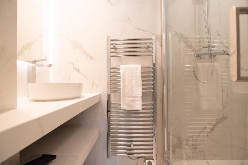 Shower, Bathroom, towels
