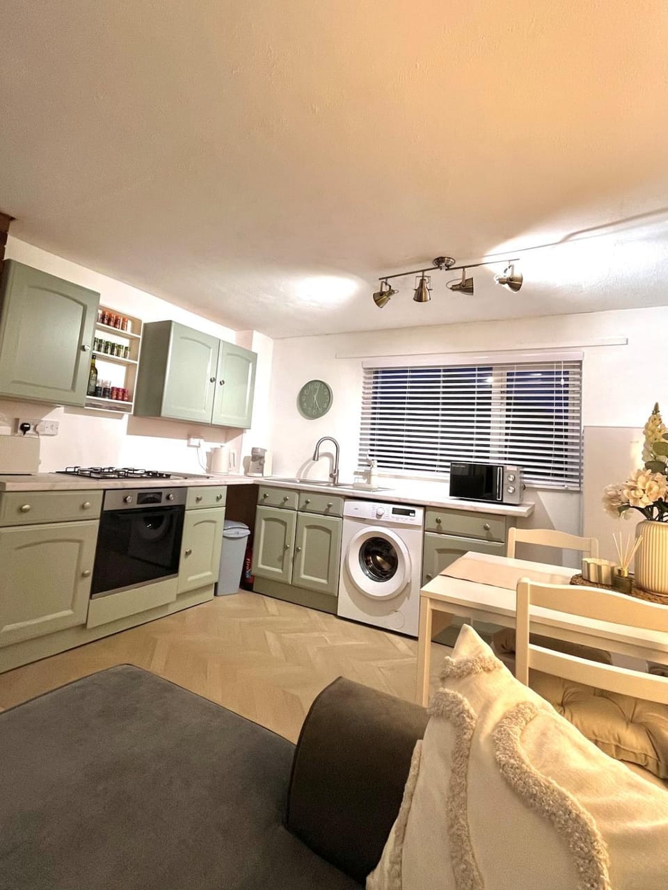 The Garden Annexe, walk to Derriford and close to Dartmoor with Parking Apartment in Plymouth