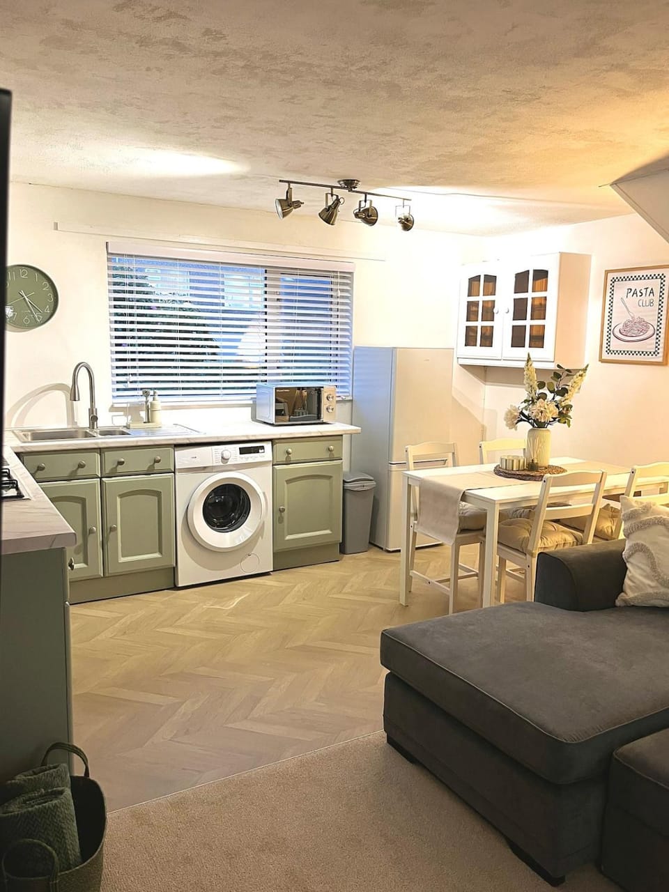 The Garden Annexe, walk to Derriford and close to Dartmoor with Parking Apartment in Plymouth
