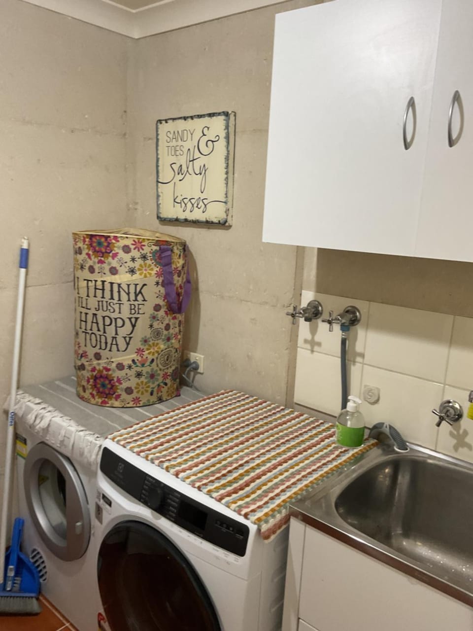 Red Emperor a trendy, modern townhouse in the heart of Esperance House in Esperance
