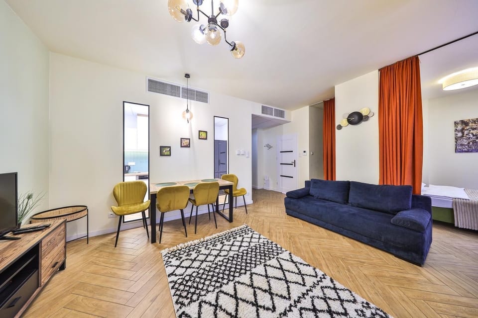 Kitchen or kitchenette, Seating area
