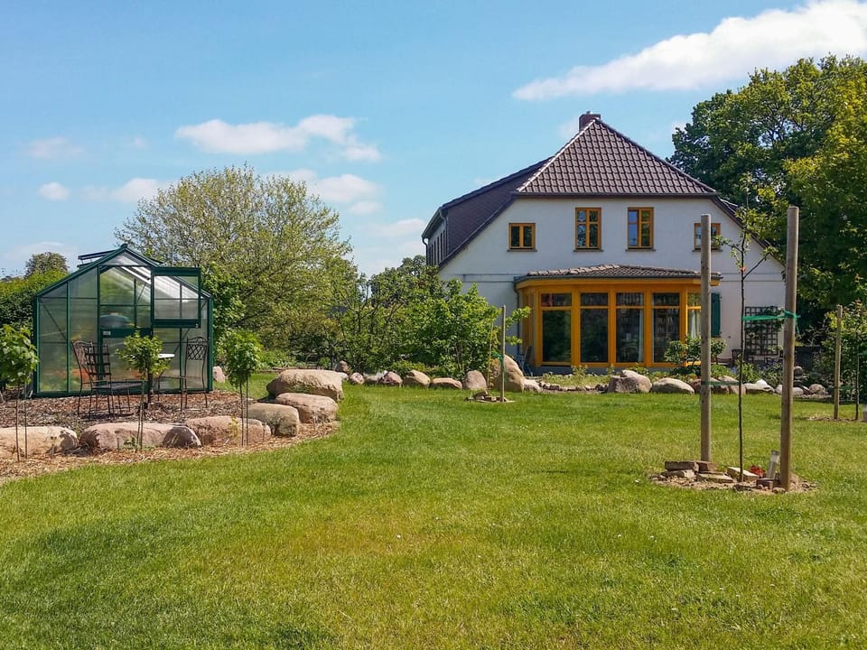Property building, Spring, Day, Garden, Garden view