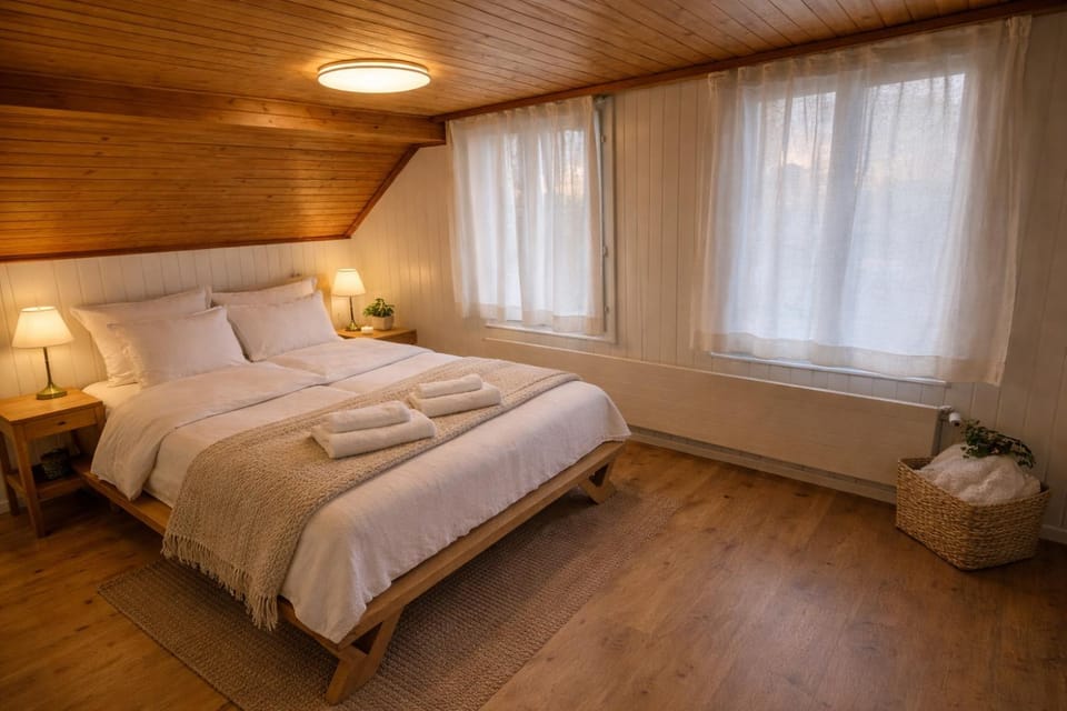 Bed, Photo of the whole room, Bedroom, towels