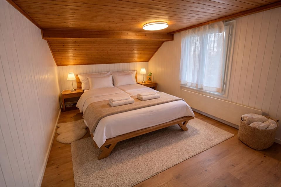 Bed, Photo of the whole room, Bedroom, towels