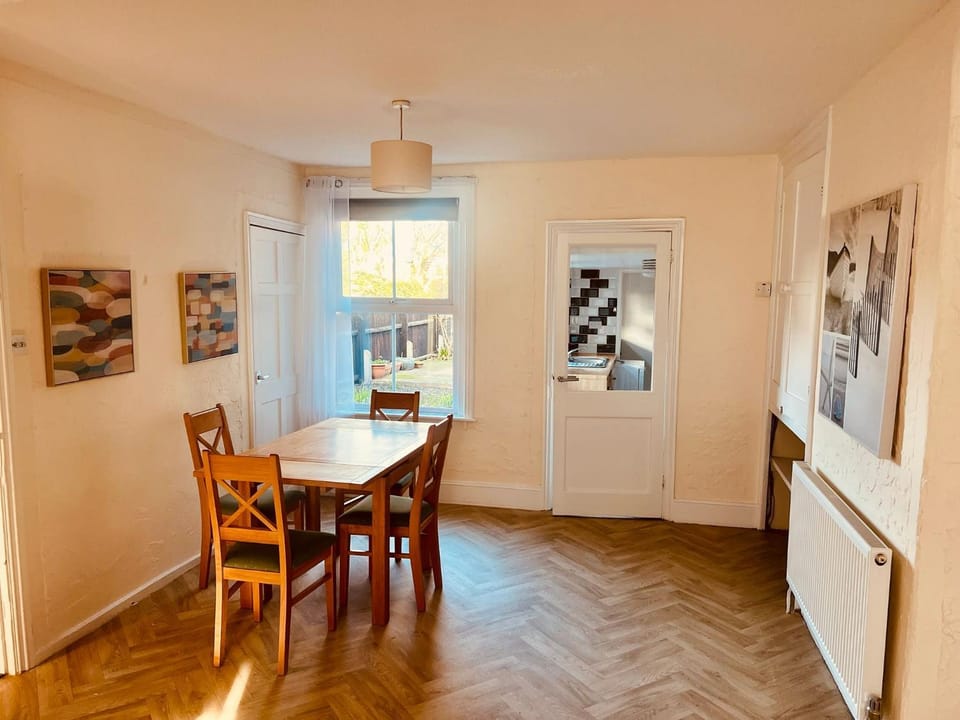 Spacious 3 bedroom house in Central Leiston Apartment in Leiston
