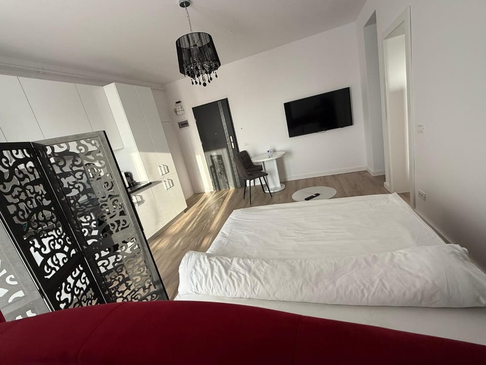 Communal lounge/ TV room, Bed, TV and multimedia, Photo of the whole room, Evening entertainment, Bedroom