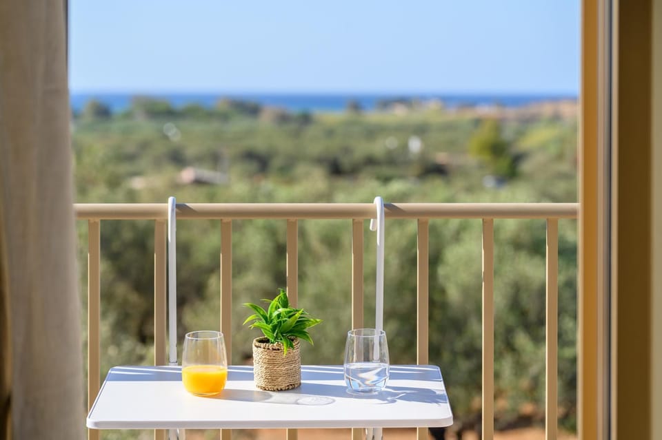 View (from property/room), Balcony/Terrace, Garden view, Mountain view, Sea view, Inner courtyard view
