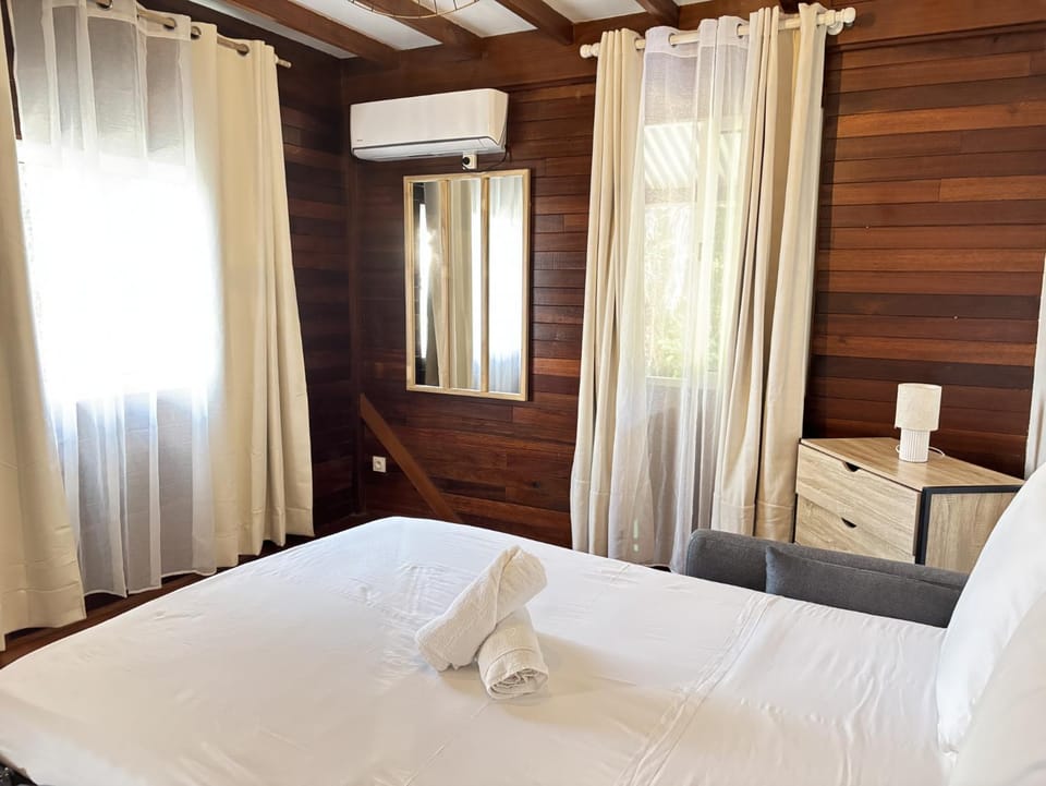 Bed, Photo of the whole room, Bedroom, towels, air conditioner