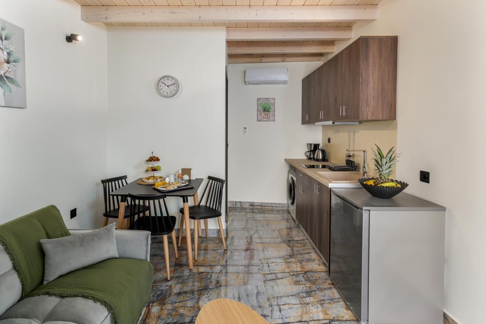 Seating area, kitchen