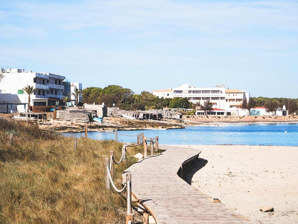 Apartamento frente al mar con balcón Apartment in Es Pujols