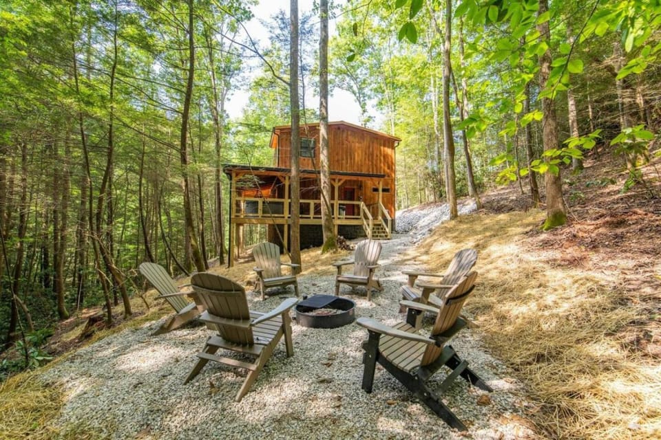 Angels View - Hot Tub, WiFi, Fire Pit, Hiking, 4 mins to Natural Bridge House in Kentucky