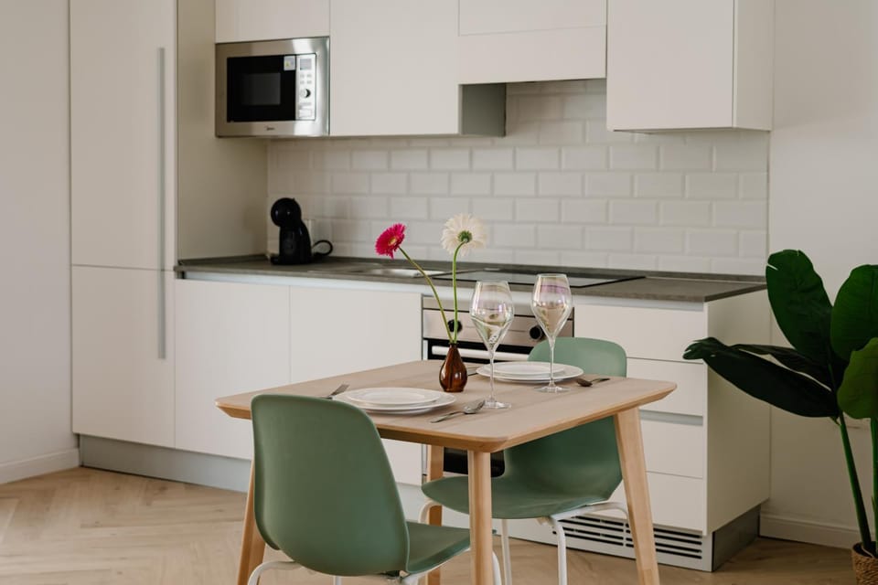 Kitchen or kitchenette, Dining area
