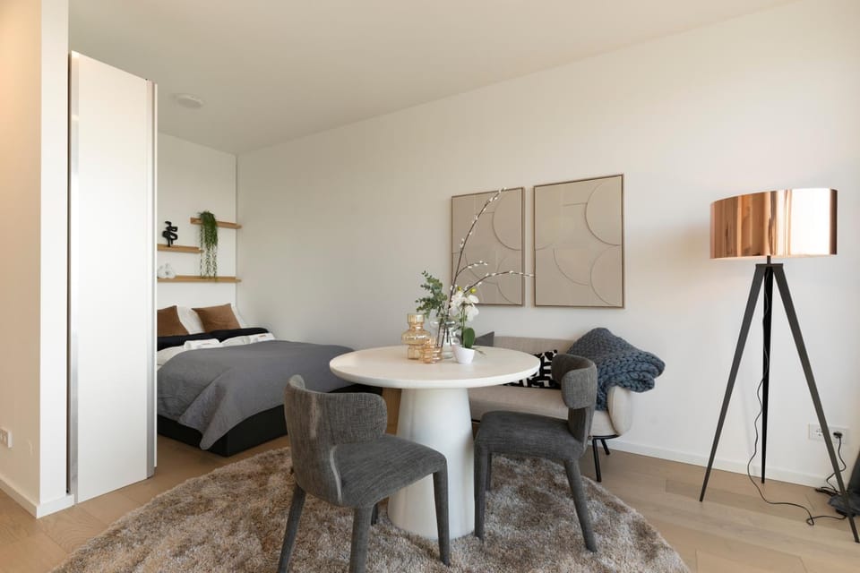 Bed, Living room, Photo of the whole room, Seating area, Dining area, Bedroom