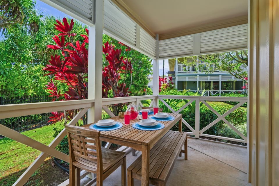 Patio, Day, Garden, Dining area, Garden view