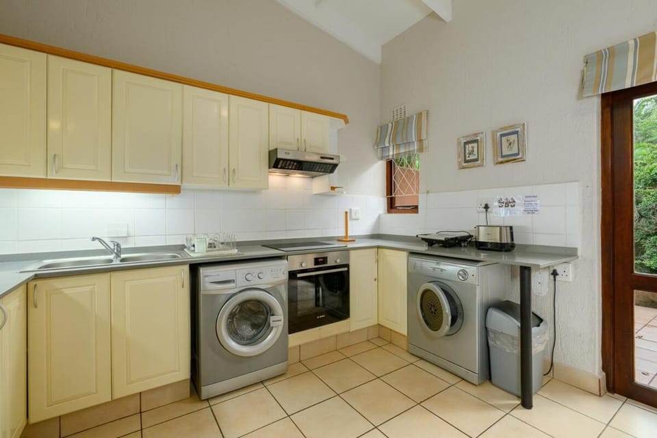 Kitchen or kitchenette, oven, washing machine, dryer
