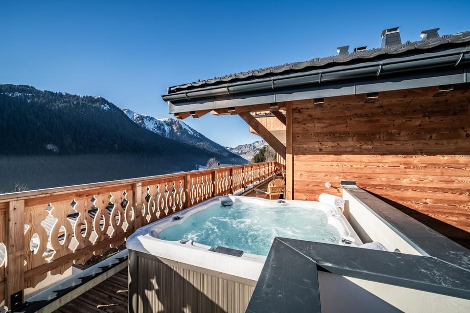 Hot Tub, View (from property/room), Balcony/Terrace