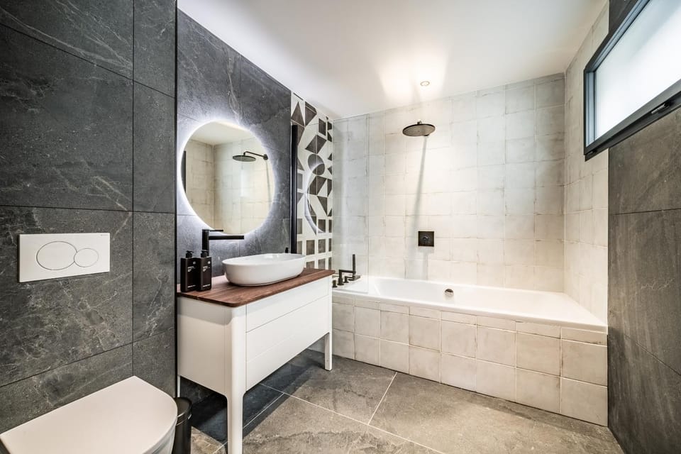 Shower, Toilet, Bathroom, Bath