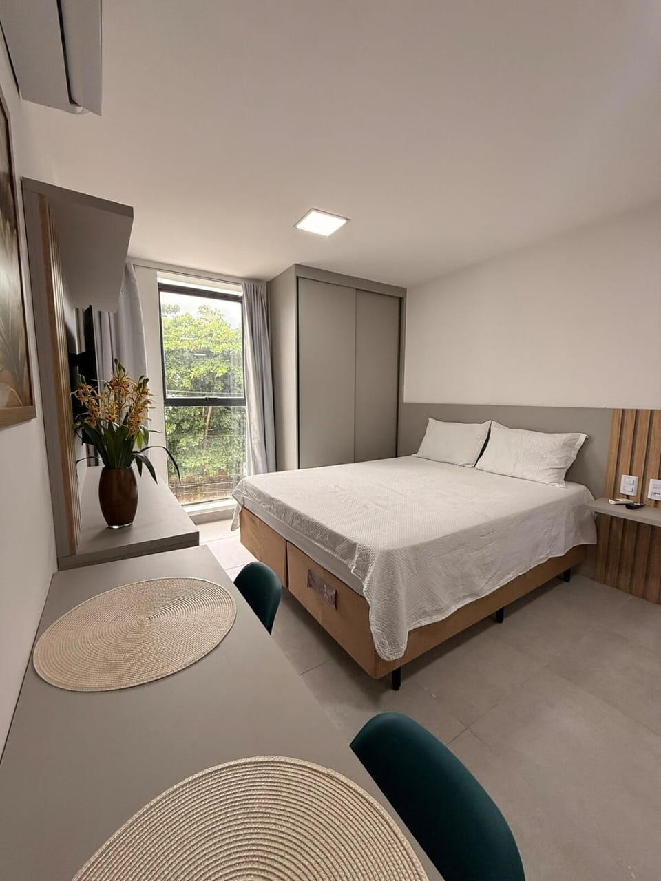 Bed, Photo of the whole room, Bedroom