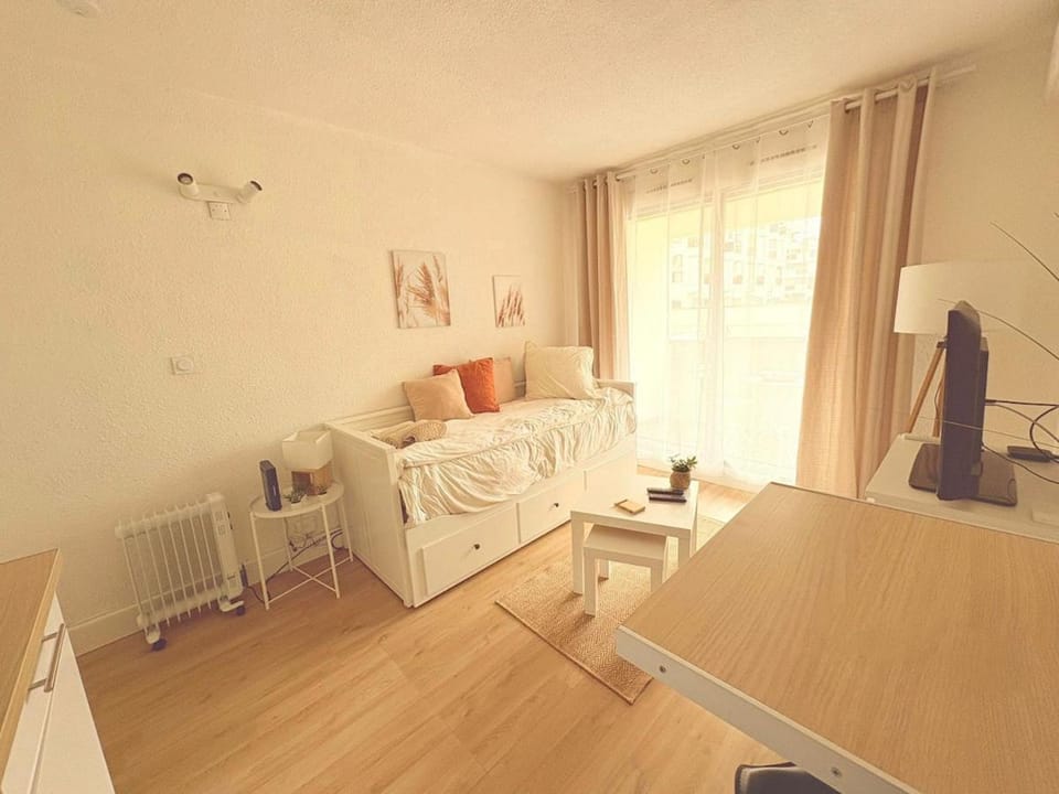Bed, Living room, Photo of the whole room, Seating area, Bedroom