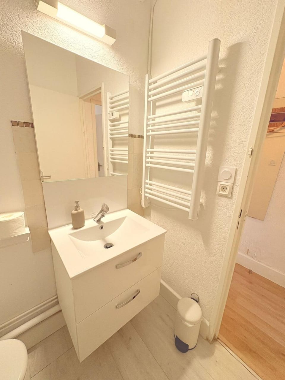 Shower, Toilet