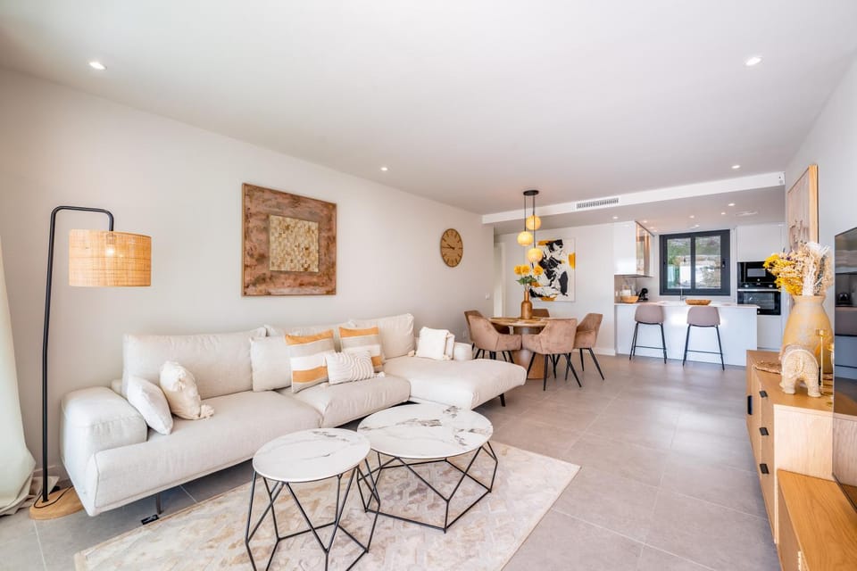 TV and multimedia, Living room, Seating area, Dining area, air conditioner
