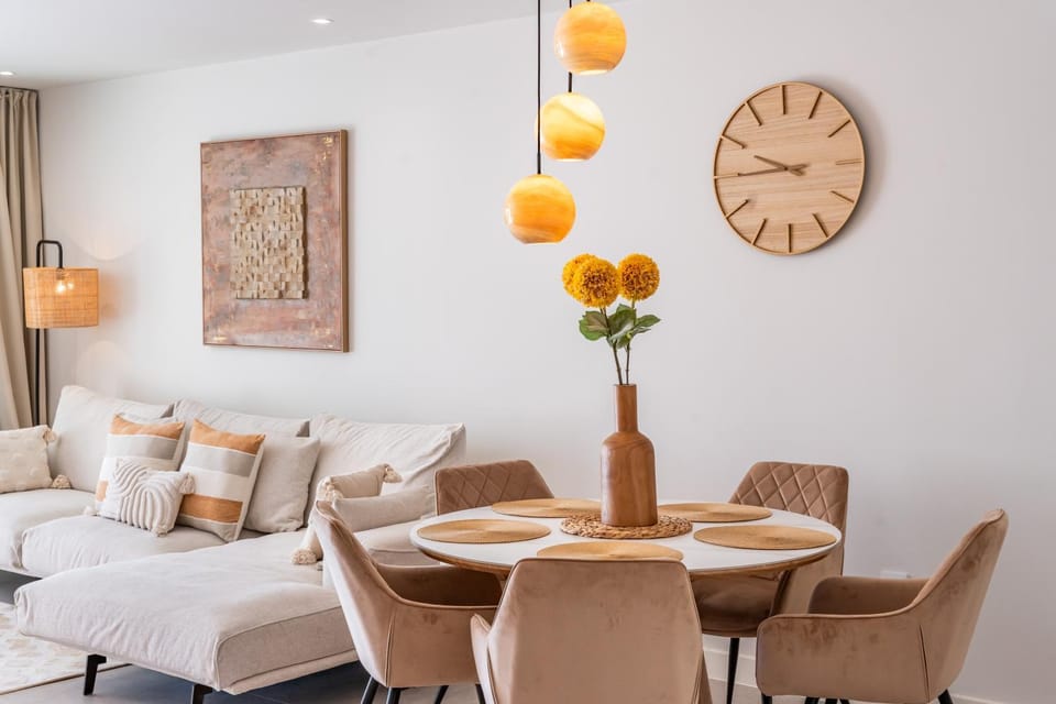 TV and multimedia, Living room, Seating area, Dining area, air conditioner