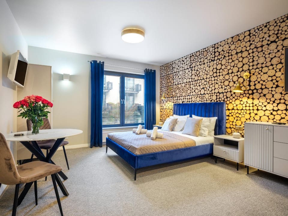 Bed, TV and multimedia, Living room, Photo of the whole room, Bedroom