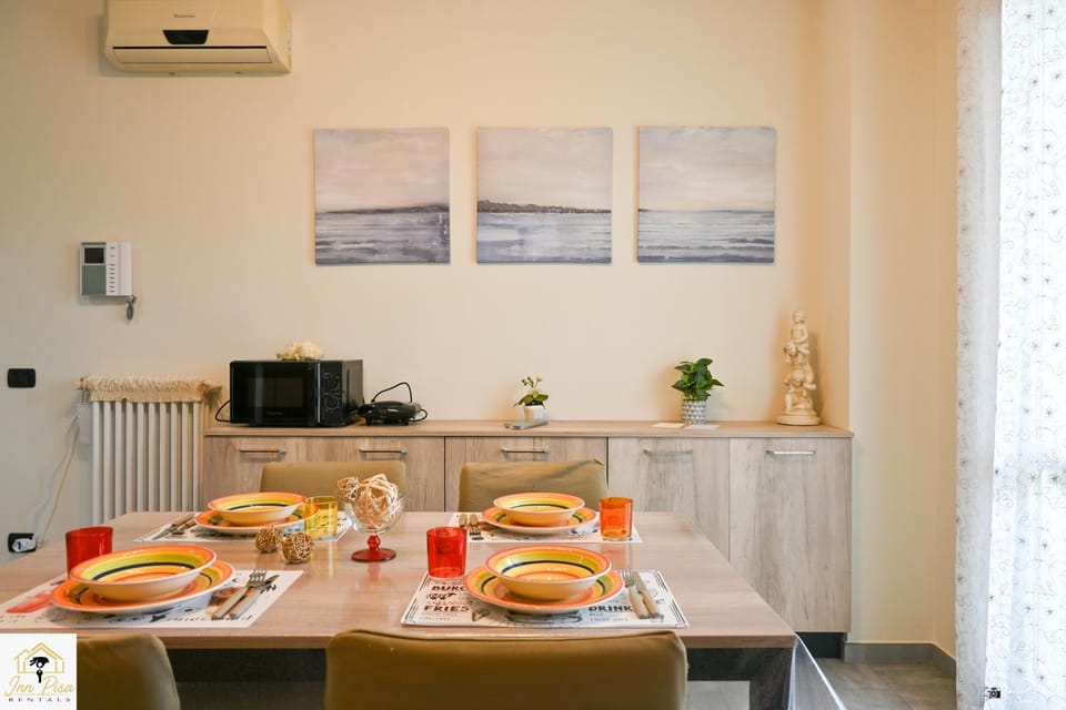 Kitchen or kitchenette, Food and drinks, Dining area, Food