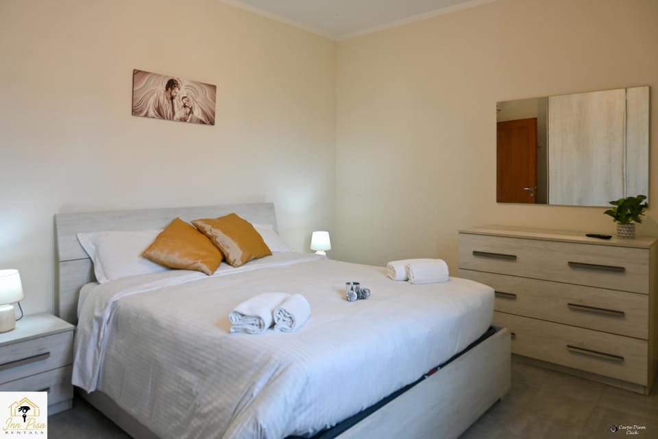 Bed, Photo of the whole room, Bedroom, towels, wardrobe